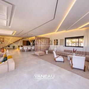 **À Vendre : Villa Moderne de 385 m² sur Golf à Marrakech**