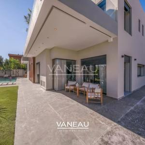 **À Vendre : Villa Moderne de 385 m² sur Golf à Marrakech**