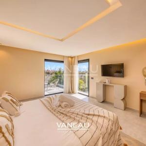 **À Vendre : Villa Moderne de 385 m² sur Golf à Marrakech**
