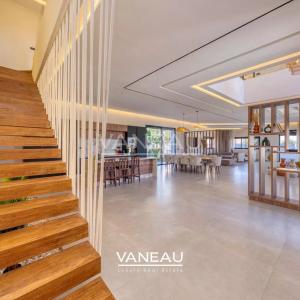 **À Vendre : Villa Moderne de 385 m² sur Golf à Marrakech**