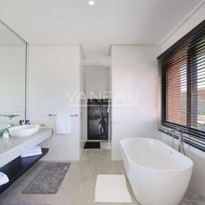 Magnifique villa contemporaine front de golf