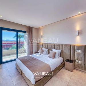 **À Vendre : Villa d’Exception sur le Golf Akenza à Marrakech**