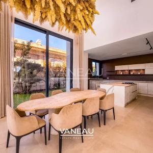 **À Vendre : Villa d’Exception sur le Golf Akenza à Marrakech**