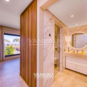 **À Vendre : Villa d’Exception sur le Golf Akenza à Marrakech**