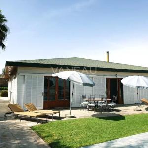 **À Vendre : Maison d’Exception au Bord du Lac de Lalla Takerkou