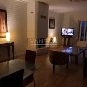 **À Vendre : Maison d’Exception au Bord du Lac de Lalla Takerkou