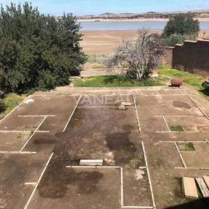 **À Vendre : Maison d’Exception au Bord du Lac de Lalla Takerkou