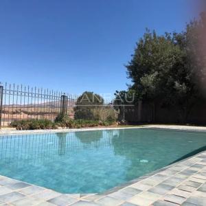 **À Vendre : Maison d’Exception au Bord du Lac de Lalla Takerkou