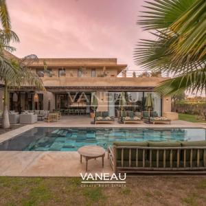 Superbe Villa Front de Golf Amelkis