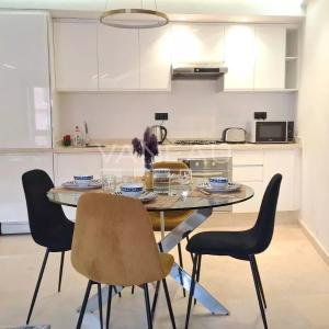 bel appartement 2 chambres avec piscine et salle de sport