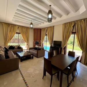 Jolie villa 3 chambres route de Fes avec piscine