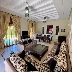 Jolie villa 3 chambres route de Fes avec piscine