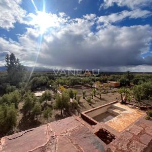 ***Maison VNA sur 6700m² de terrain Rte de l'Ourika***