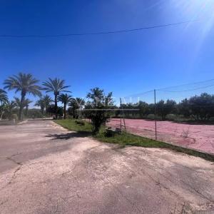 Terrain de 4,9 hectares avec villas et piscine.