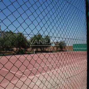 Terrain de 4,9 hectares avec villas et piscine.