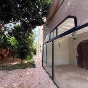 ****Villa dans résidence route de Fes***