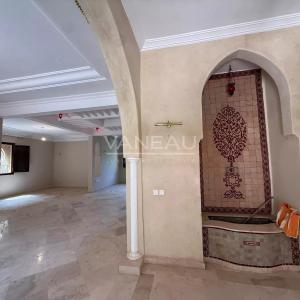 ****Villa dans résidence route de Fes***