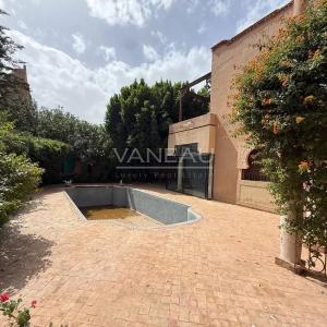 ****Villa dans résidence route de Fes***