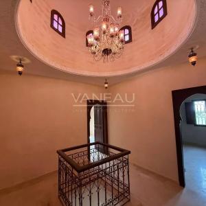 ****Villa dans résidence route de Fes***