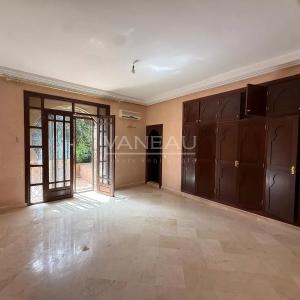 ****Villa dans résidence route de Fes***