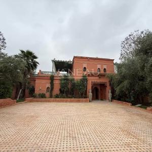 ****Villa rÃ©novÃ©e au cÅ“ur de la Palmeraie***
