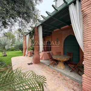 ****Villa rÃ©novÃ©e au cÅ“ur de la Palmeraie***