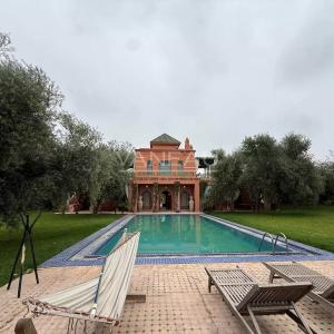 ****Villa rÃ©novÃ©e au cÅ“ur de la Palmeraie***