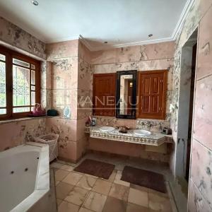 ****Villa rÃ©novÃ©e au cÅ“ur de la Palmeraie***