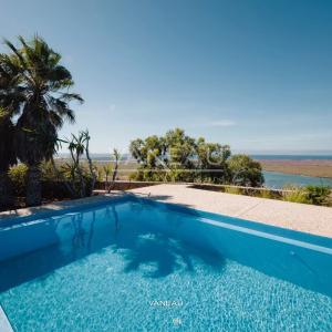 ***Maisons face à la lagune avec piscine***