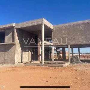 ***Route Ouarzazate Terrain de 2,7 hectare avec permis de construire***