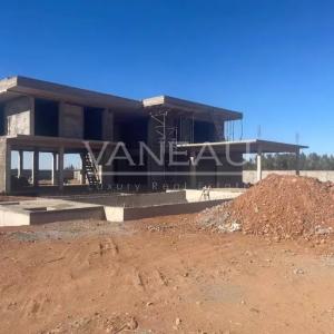 ***Route Ouarzazate Terrain de 2,7 hectare avec permis de construire***