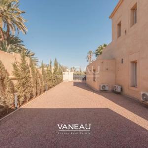 Sompteuse villa nichée au coeur de la Palmeraie