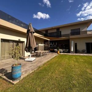 Villa contemporaine à vendre Route de Fes