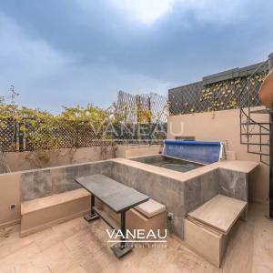 Commerce et appartement  avec piscine  Dar El Bacha