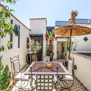 MARRAKECH MAISON D'HÔTES DE 7 CHAMBRES PISCINE SUR LA TERRASSE À VENDR