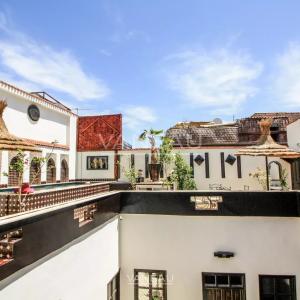 MARRAKECH MAISON D'HÔTES DE 7 CHAMBRES PISCINE SUR LA TERRASSE À VENDR