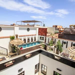 MARRAKECH MAISON D'HÔTES DE 7 CHAMBRES PISCINE SUR LA TERRASSE À VENDR