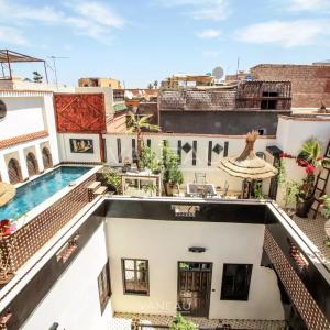 MARRAKECH MAISON D'HÔTES DE 7 CHAMBRES PISCINE SUR LA TERRASSE À VENDR