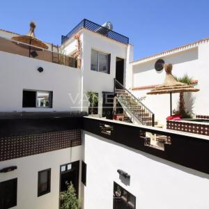 MARRAKECH MAISON D'HÔTES DE 7 CHAMBRES PISCINE SUR LA TERRASSE À VENDR