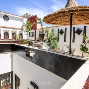 MARRAKECH MAISON D'HÔTES DE 7 CHAMBRES PISCINE SUR LA TERRASSE À VENDR