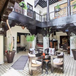 MARRAKECH MAISON D'HÔTES DE 7 CHAMBRES PISCINE SUR LA TERRASSE À VENDR