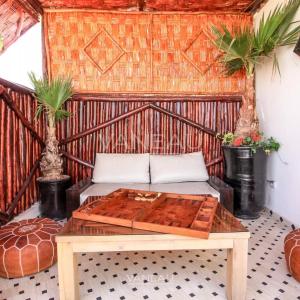 MARRAKECH MAISON D'HÔTES DE 7 CHAMBRES PISCINE SUR LA TERRASSE À VENDR