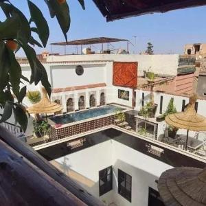MARRAKECH MAISON D'HÔTES DE 7 CHAMBRES PISCINE SUR LA TERRASSE À VENDR