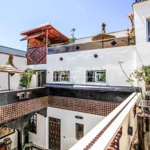 MARRAKECH MAISON D'HÔTES DE 7 CHAMBRES PISCINE SUR LA TERRASSE À VENDR