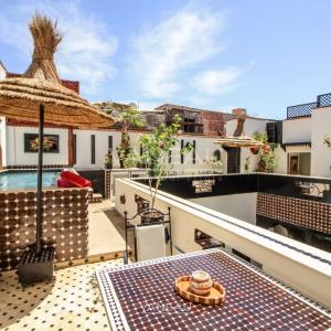 MARRAKECH MAISON D'HÔTES DE 7 CHAMBRES PISCINE SUR LA TERRASSE À VENDR