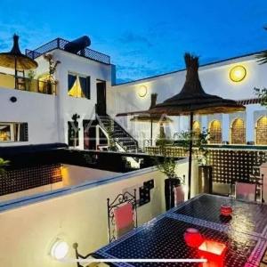 MARRAKECH MAISON D'HÔTES DE 7 CHAMBRES PISCINE SUR LA TERRASSE À VENDR