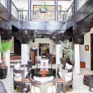 MARRAKECH MAISON D'HÔTES DE 7 CHAMBRES PISCINE SUR LA TERRASSE À VENDR