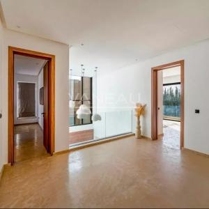 Villa contemporaine avec piscine et vue sur l’Atlas