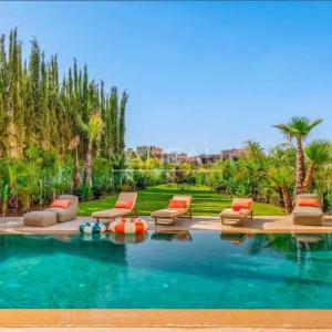 Villa contemporaine avec piscine et vue sur l’Atlas