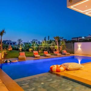Villa contemporaine avec piscine et vue sur l’Atlas